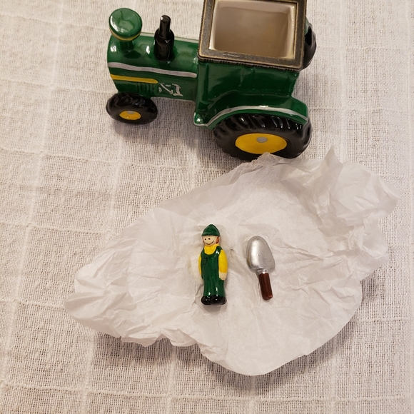 NIB DIRECT CONNECTION tractor shaped mini box - Picture 4 of 4